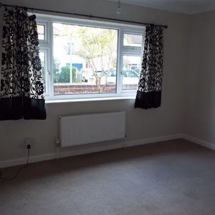 Rent this 3 bed apartment on Lynton Gardens in Harrogate, HG1 4TG