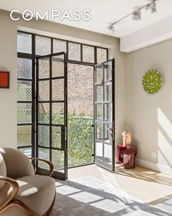Image 3 - 204 West 21st Street, New York, NY 10011, USA - Townhouse for sale