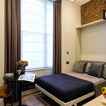 Rent this studio apartment on 31 Nottingham Place in London, W1U 5EW