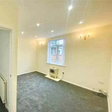 Image 7 - Staffordshire Place, Whitby, YO21 3AX, United Kingdom - Townhouse for sale