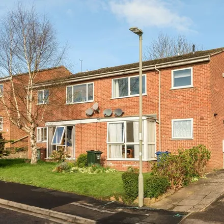 Rent this 2 bed apartment on Dexter Close in Banbury, OX16 9BL
