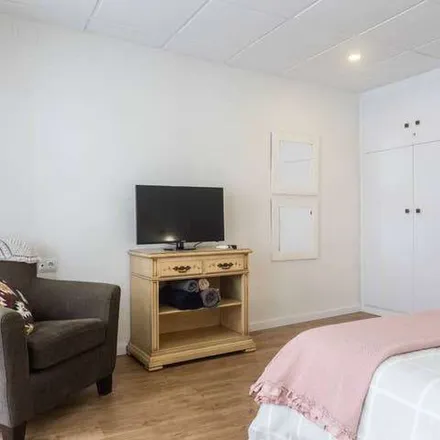 Rent this 3 bed apartment on Backstage Ruzafa in Carrer del Literat Azorín, 1