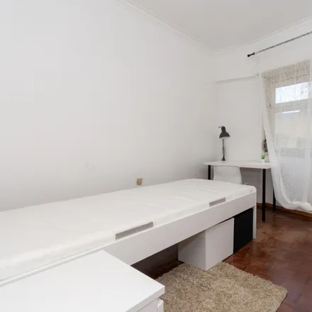 Rent this 4 bed room on Rua Padre António Vieira in 2620-105 Odivelas, Portugal