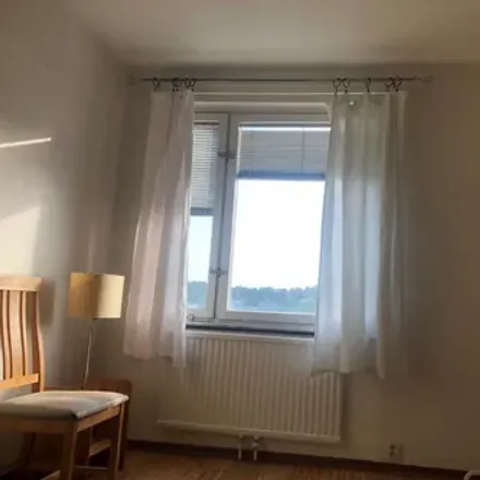 Rent this 1 bed room on Smaragdgatan in Västra Frölunda, Sweden