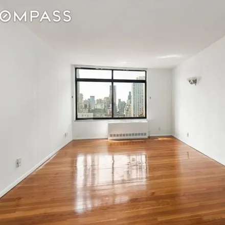 Image 6 - 400 East 70th Street, New York, NY 10021, USA - Condo for rent
