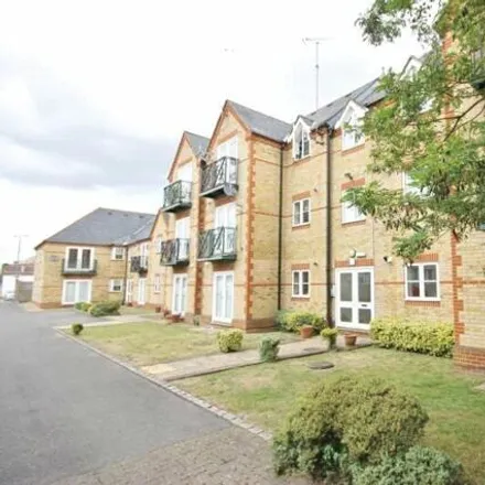 Rent this 2 bed room on Hummer Road in Egham, TW20 9BP