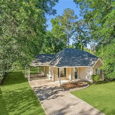 Buy this 3 bed house on 5 Hickory Drive in Covington, LA 70433