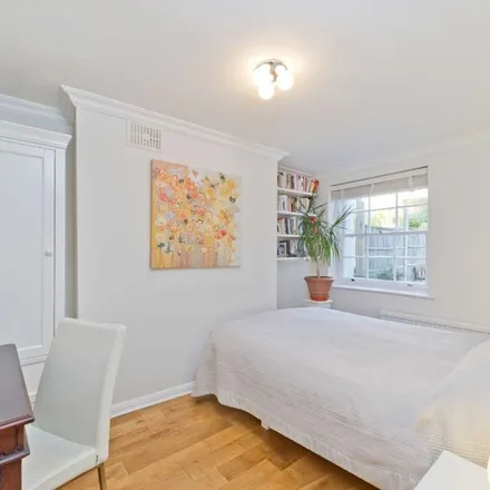 Rent this 3 bed apartment on Clare Lane in London, N1 3DB