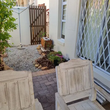 Rent this 1 bed townhouse on Park Street in Wellington Central, Drakenstein Local Municipality
