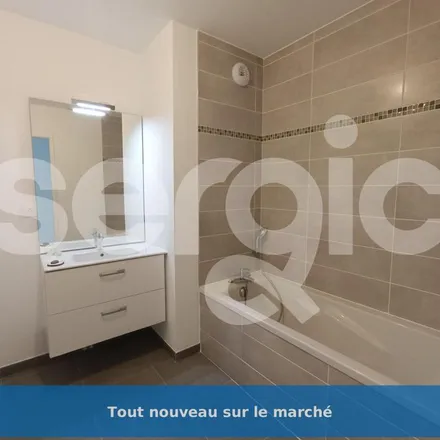 Image 2 - 4 Rue de Wambrechies, 59520 Marquette-lez-Lille, France - Apartment for rent