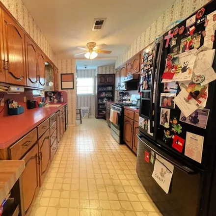 Image 3 - 1512 North 14th Street, Nederland, TX 77627, USA - House for sale