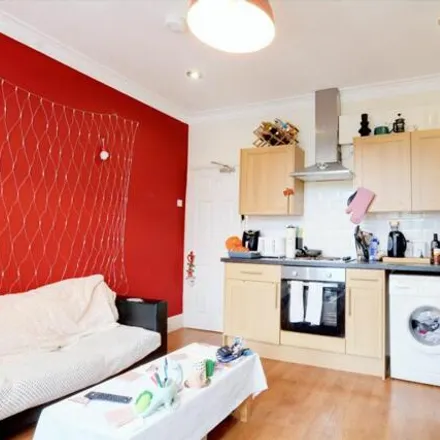 Image 5 - 8 Lake Street, Nottingham, NG7 4BT, United Kingdom - Apartment for rent