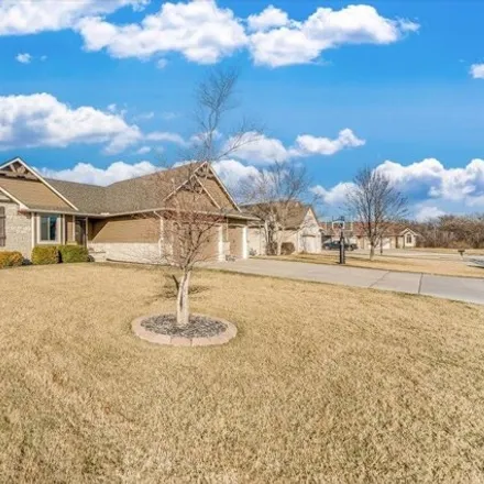 Image 2 - 4125 North Lake Ridge Court, Wichita, KS 67205, USA - House for sale