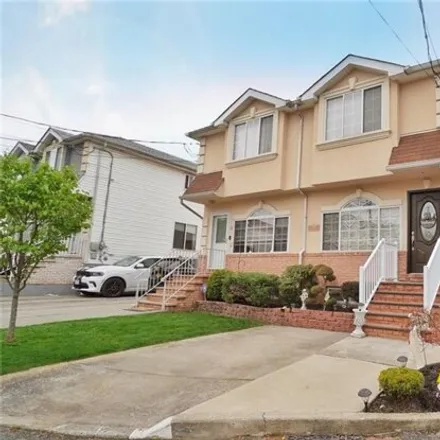 Buy this 3 bed house on 82 Harris Lane in New York, NY 10309