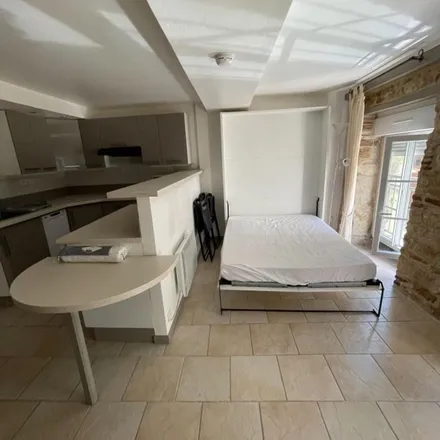 Image 4 - Groupe Cayon, Place de l'Hôtel de Ville, 71150 Chagny, France - Apartment for rent