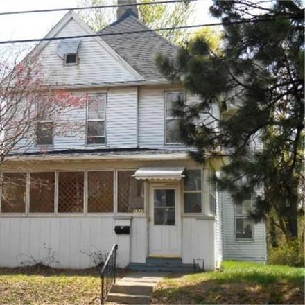 Rent this 3 bed house on Washington Street in Davenport, IA 52804