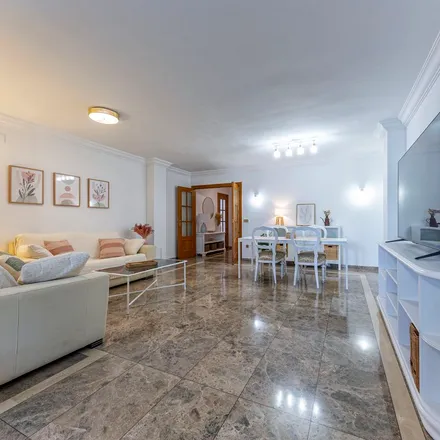Rent this 4 bed apartment on Dentix in Avenida de Maisonnave / Avinguda de Maisonnave, 03003 Alicante