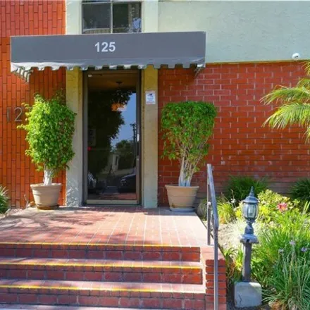 Buy this 1 bed condo on 159 West Mountain Street in Glendale, CA 91202