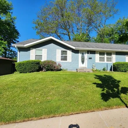 Buy this 3 bed house on 1825 Phyllrich Drive in Dubuque, IA 52002