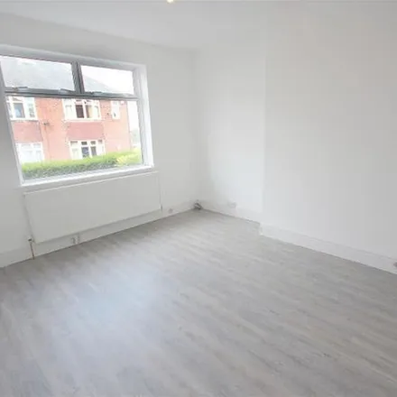 Rent this 2 bed duplex on Carlby Road in Sheffield, S6 5HP