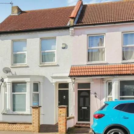 Buy this 3 bed duplex on Bellevue Place in Southend-on-Sea, SS1 2RA