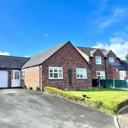 Buy this 3 bed house on Waterloo Fields in Welshpool, Sy21