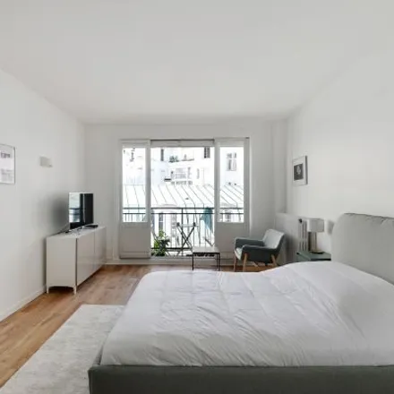 Image 2 - 34 Rue Chalgrin, 75116 Paris, France - Apartment for rent