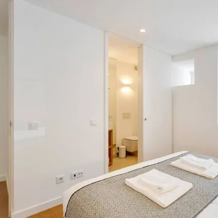 Rent this 2 bed apartment on Porto