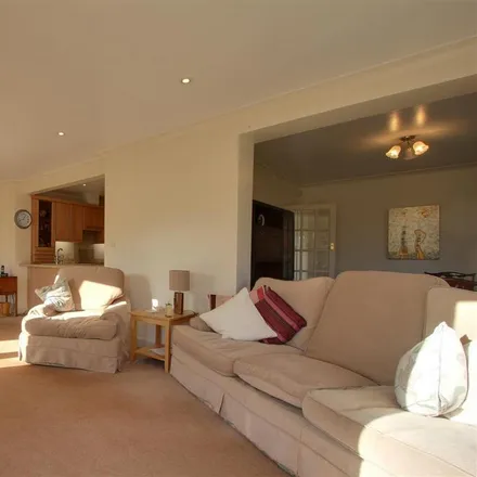 Image 4 - 9 Thakeham Drive, Goring-by-Sea, BN12 5AX, United Kingdom - House for rent