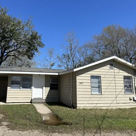 Rent this 3 bed house on 1807 Jackson Avenue in Pascagoula, MS 39567