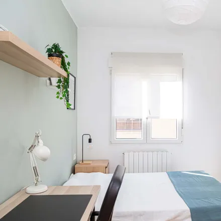 Rent this 4 bed room on Calle de José García Sánchez in 3, 50005 Zaragoza