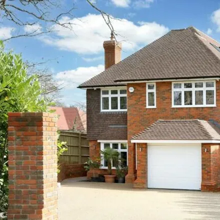 Rent this 6 bed house on Dale Side in Gerrards Cross, SL9 7JF