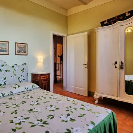 Rent this 3 bed apartment on Gabbiano in Pietrafitta, Siena