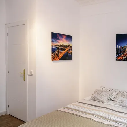Image 1 - Dra. E. Latorre Oliver, Carrer d'Aribau, 213, 3º 1ª, 08001 Barcelona, Spain - Room for rent