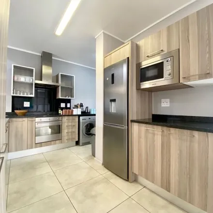 Image 4 - Thrupps Centre, Rudd Road, Dunkeld, Rosebank, 2196, South Africa - Apartment for rent