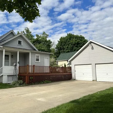 Buy this 3 bed house on 315 Gilbert Street in Owosso, MI 48867