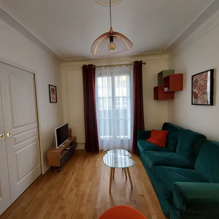 Image 4 - 43 Rue Simart, 75018 Paris, France - Apartment for rent