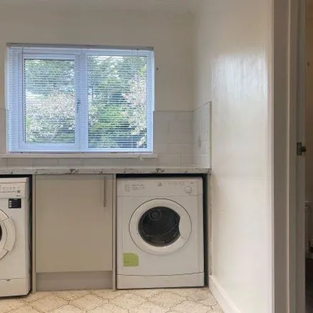 Rent this 5 bed apartment on 8 Beaumont Crescent in Cambridge, CB1 8QA