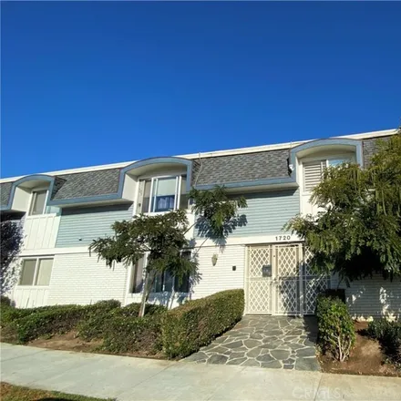 Buy this 1 bed condo on Out of the Closet thrift shop in Newport Avenue, Long Beach
