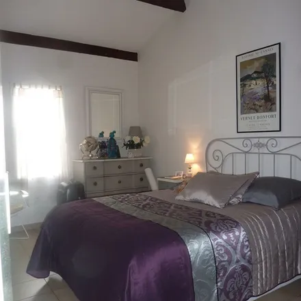 Rent this 2 bed apartment on 15 Lotissement la Massillonne in 83220 Le Pradet, France