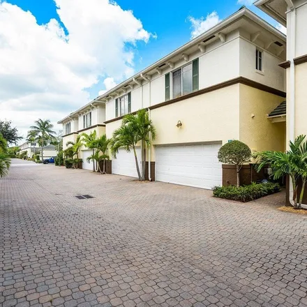 Image 2 - 410 Federal Highway, Lake Worth Beach, FL 33460, USA - Townhouse for rent
