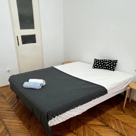 Rent this 3 bed apartment on Határőrség Mélységi Ellenőrzési Koordináló Integrált Vezetési Központ in Budapest, Vörösmarty utca