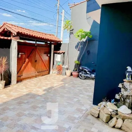 Buy this 4 bed house on Rua Pedro Pinheiro in Alvinópolis, Atibaia - SP