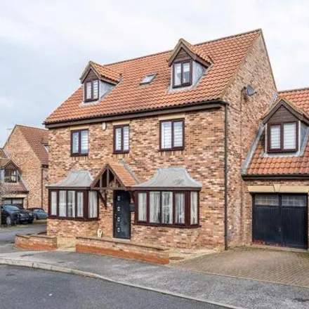 Buy this 5 bed townhouse on Wroxton Court in Milton Keynes, MK4 4BG