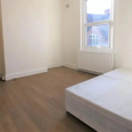 Rent this 4 bed apartment on Hail & Ride Junction Road in Bury Street, London