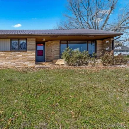 Buy this 3 bed house on 370 East 16th Street in Pawhuska, OK 74056