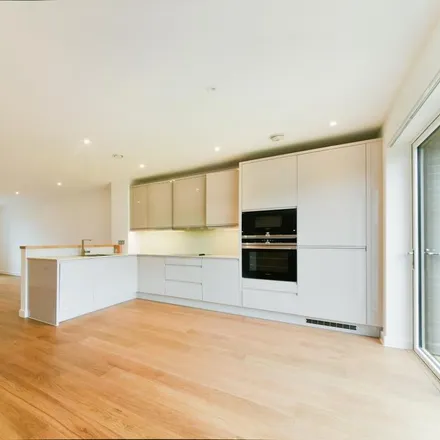 Rent this 3 bed townhouse on Newington House in 10 Lismore Boulevard, London