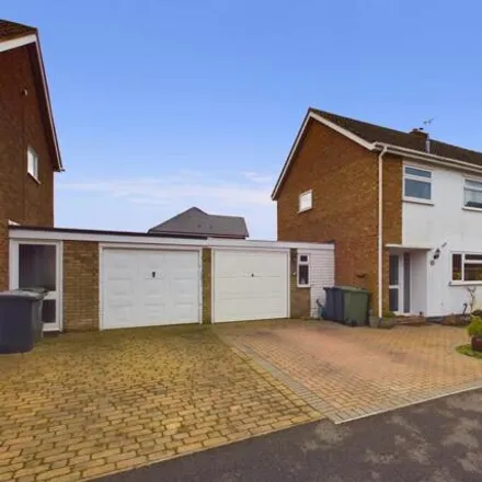 Buy this 3 bed duplex on Vicarage Close in Langford, SG18 9QS
