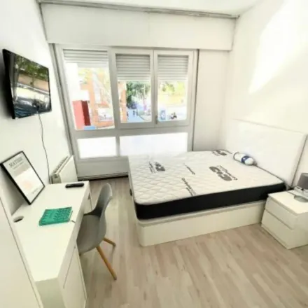 Image 3 - Carrer del Doctor Ferran, 22, 08034 Barcelona, Spain - Apartment for rent