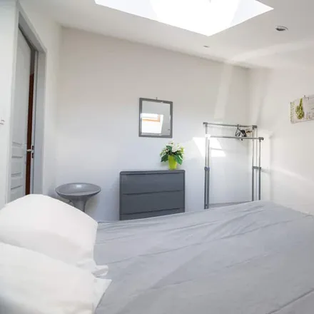 Rent this 1 bed apartment on 26130 Saint-Paul-Trois-Châteaux